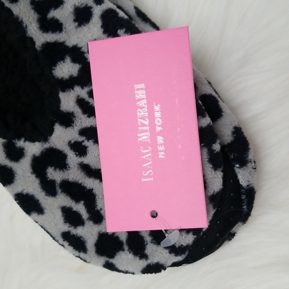 Leopard Slippers in size medium - Picture 2 of 4